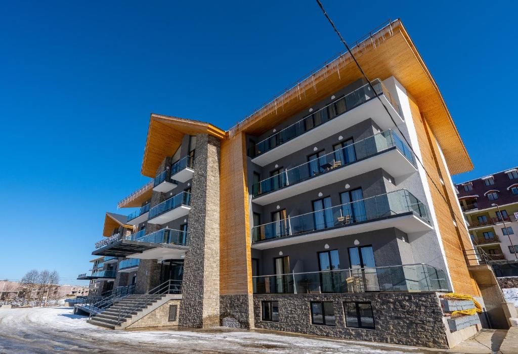 Апарт-отели Snow Pine Suite - 4 Star Resort Бакуриани