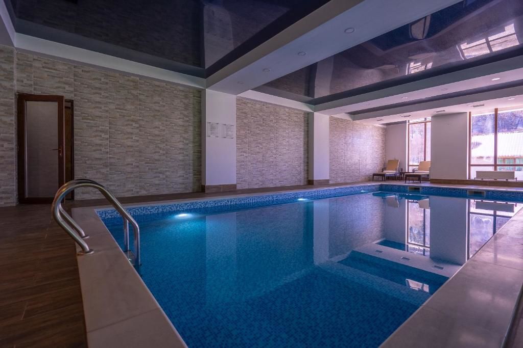 Апарт-отели Snow Pine Suite - 4 Star Resort Бакуриани