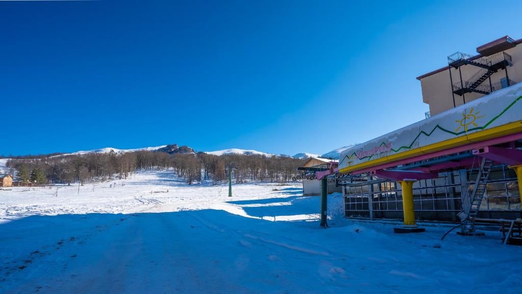 Апарт-отели Snow Pine Suite - 4 Star Resort Бакуриани